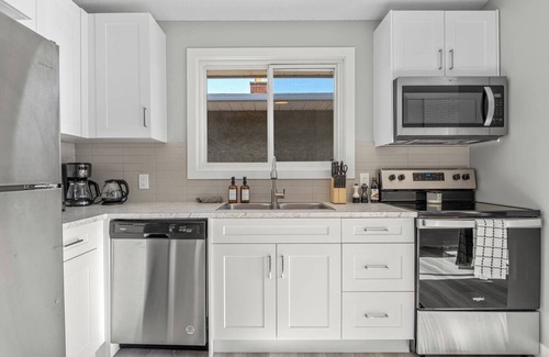 Radisson Heights - Albert Park House | The Jasper - Modern & Spacious!