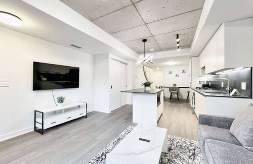 The Junction Hotel | The Junction Nest | Private Patio | Parking