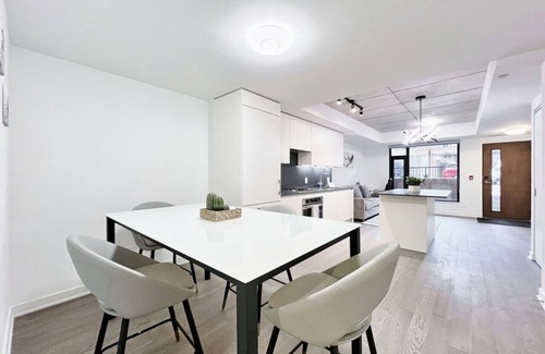 The Junction Hotel | The Junction Nest | Private Patio | Parking