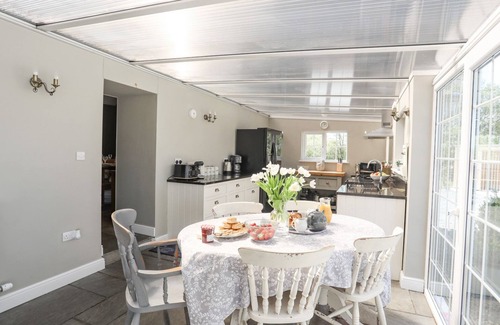 Garn Fadryn House | THE KEEPERS LODGE, pet friendly, character holiday cottage in Nefyn