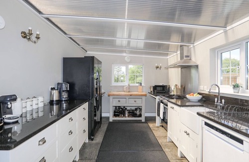 Garn Fadryn House | THE KEEPERS LODGE, pet friendly, character holiday cottage in Nefyn