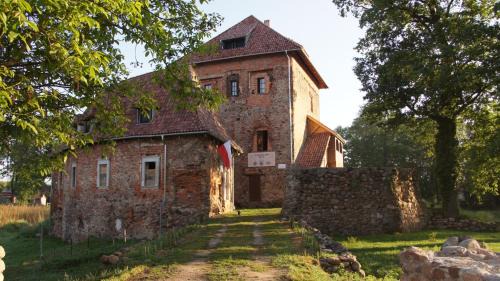 Szprotawa Bed & Breakfast | The knight's castle Zamek Rycerski B&B