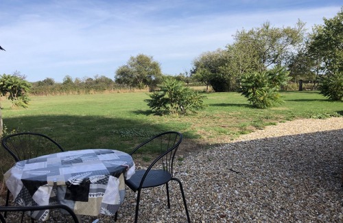 Bommiers Cottage | The Lake Room Cottage with Private Fishing Lake