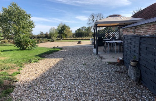 Bommiers Cottage | The Lake Room Cottage with Private Fishing Lake