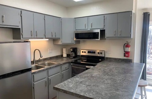 Fairview Apartment | 🚀 The Landing Pad 🛬 Loaded 1 Bedroom Apartment! 🏡