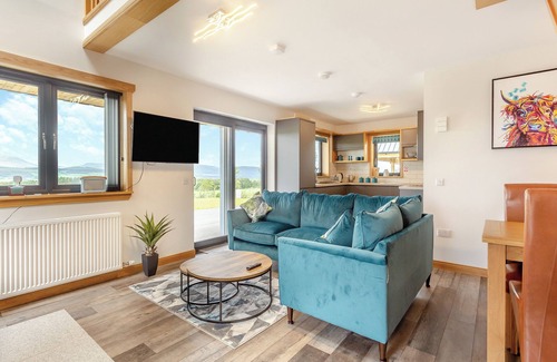 Dingwall Cottage | The Larches - UK46804