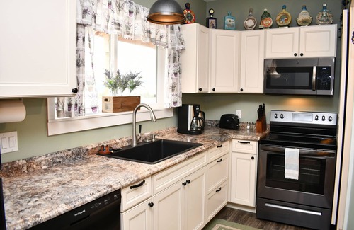 Philipsburg House | The Lazy 8 Apartment