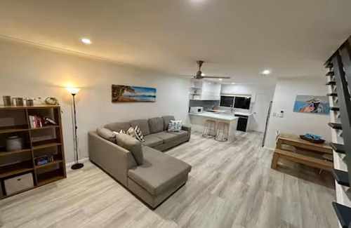 Trinity Beach House | The Lazy Break at Trinity 400m from the beach with great of bars and restaurants