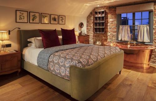 Chiddingstone Hoath Hotel | The Leicester Arms Country Inn