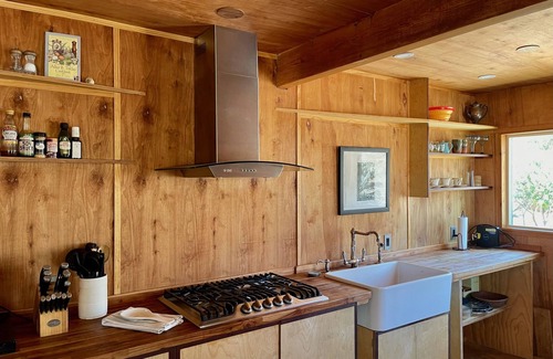 Morongo Valley House | The Library at The Sea of Tranquility w/Pool, Hot Tub & Outdoor Kitchen