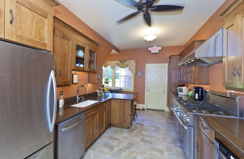 Burlington Bed & Breakfast | The Lily Inn