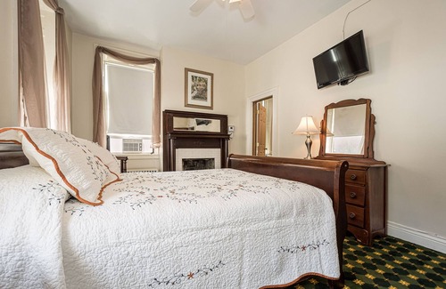 Farmington Hotel | The Lincoln | Historic Victorian Inn Room