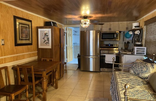 Tarpon Springs Apartment | The Little Efficiency.