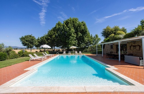 Le Piazze Villa | The little Grand Duchy immersed in a blooming garden