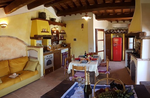 Castiglion Fosco House | THE LITTLE HOUSE IN THE WOOD