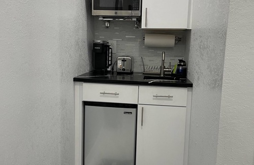 Pinecrest West Park Apartment | The little Paris suite