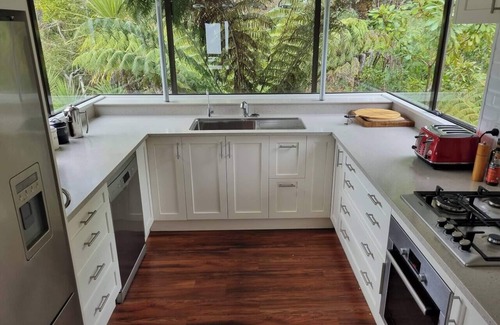 Parapara House | The Lodge, Golden Bay Lodge and Organic Gardens