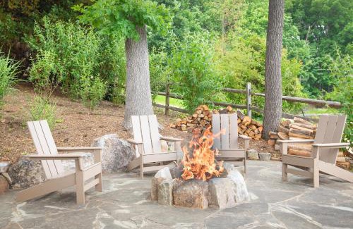 Huddleston House | The Lodge on Smith Mountain Lake