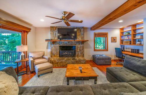 Huddleston House | The Lodge on Smith Mountain Lake