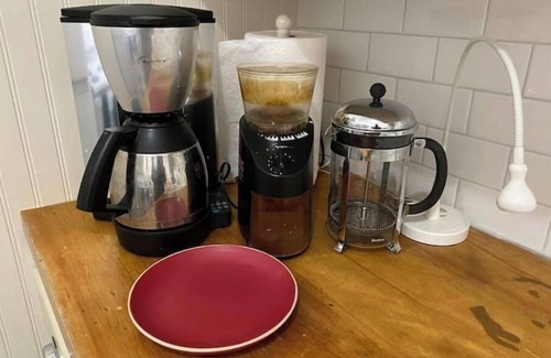 Logan Square Apartment | The Logan Square Guest House - Classic Vintage Comfort With Free Parking!