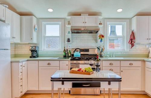 Dillon Beach House | The Lookout! Stunning Views! Walk to Beach! BBQ! Fast WiFi! Dog Friendly!