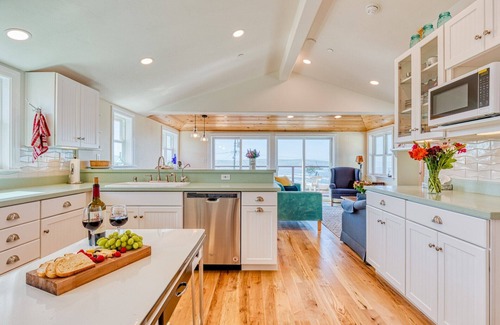 Dillon Beach Cabin | The Lookout~Updated, Warm, & Inviting BeachCabin!Walk to Beach!Views!Dog/WiFi