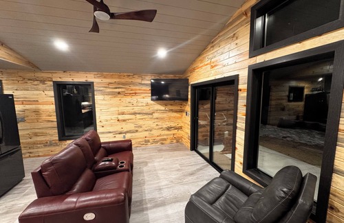 Cook Cabin | The Loony Uncle Wilderness Suite! 1/4 mile from Lake Vermilion Access.