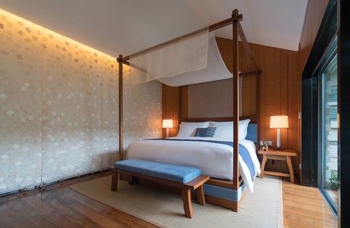 Longyang Hotel | The Lost Stone