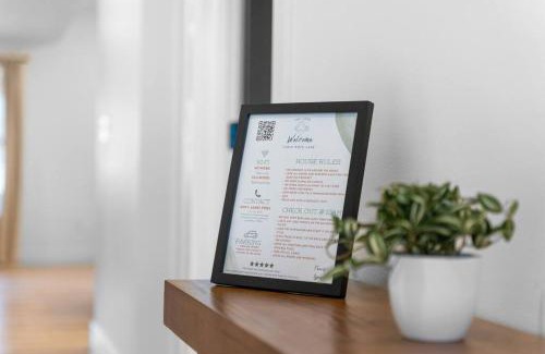 Hollister House | The Luxx - ALL NEW/4 BD/Poolside/Hot Tub/Lake View