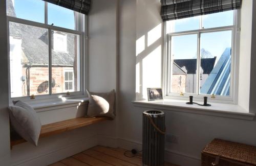 Marybank Apartment | The MacKenzie Apartment