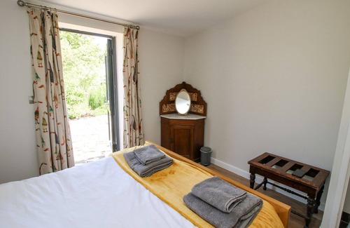 Malpas Cottage | THE MISSION ROOM, family friendly, with open fire in Malpas