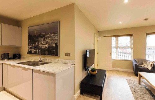 Belfast Apartment | The Monet- Chic 1 Bed Apt (Gold Short Term Stays)