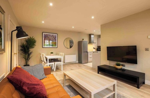 Belfast Apartment | The Monet- Chic 1 Bed Apt (Gold Short Term Stays)