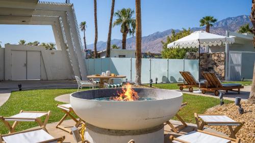 Desert Park Estates Hotel | The Monkey Tree Hotel Buyout by AvantStay Entire Hotel Buyout! Funky Rooms with Modern Amenities!