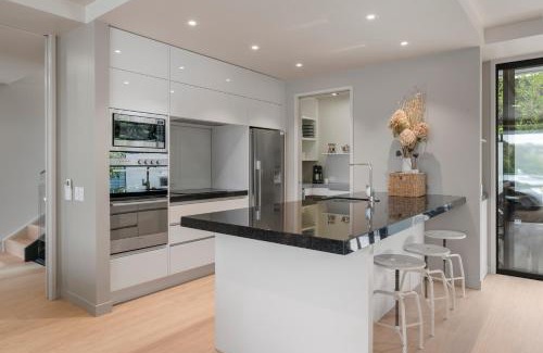 Two Mile Bay Apartment | The Moorings Apartment 6 - Close to the Lake!