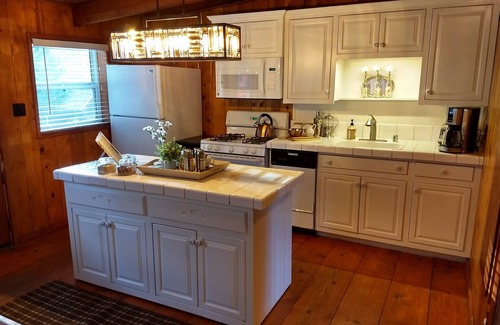 Twin Peaks Cabin | The Most Adorable Forest Cabin! The Lovebirds' Lookout - Adventure Pass