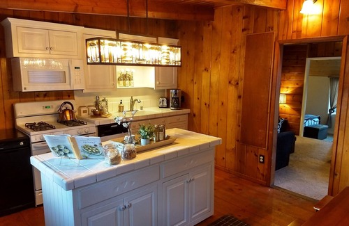 Twin Peaks Cabin | The Most Adorable Forest Cabin! The Lovebirds' Lookout - Adventure Pass