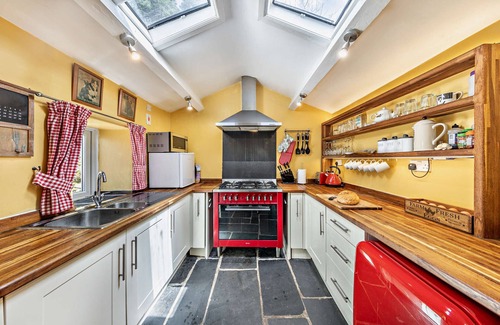 Rhiwbryfdir House | The Mountains House - Three Bedroom House, Sleeps 6