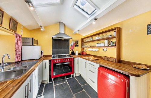 Rhiwbryfdir House | The Mountains House - Three Bedroom House, Sleeps 6