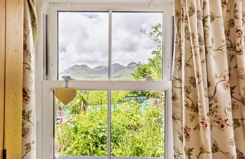 Rhiwbryfdir House | The Mountains House - Three Bedroom House, Sleeps 6