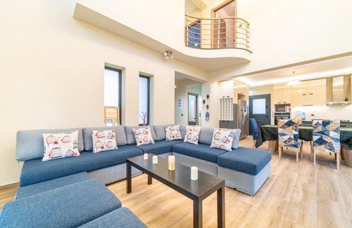 Aleimmatades Apartment | The Mountain Villa