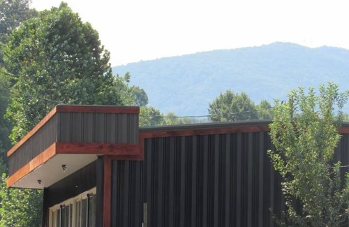 Lansing House | The Mountaineer Suite