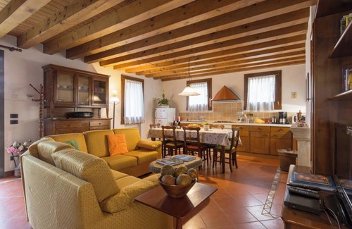 Castegnero Apartment | The Mulberries three bedroom and two bathroom apartment