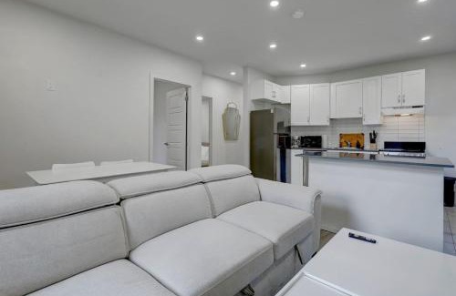 Cote-Des-Neiges—Notre-Dame-De-Grace Apartment | The NDG Escape Prime Location and Cozy Stay