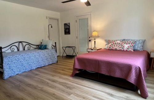 Murchison House | The oak lake house lake view