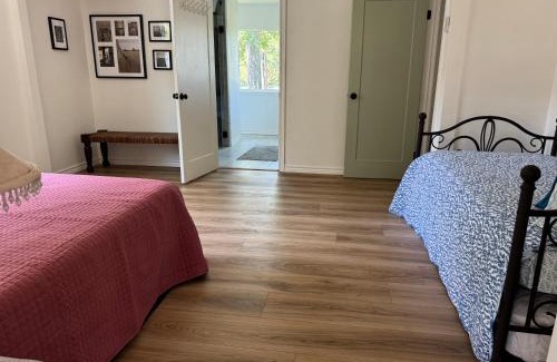 Murchison House | The oak lake house lake view