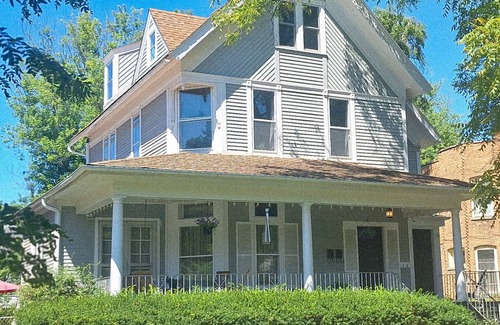 Oak Park Apartment | The Oak Park Loft, Including Garage