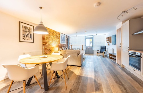 Stow-on-the-Wold House | The Old Antique Shop Town Centre Stylish House