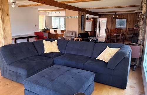 Lone Butte House | The Old Perry House - Lakefront Heritage Retreat