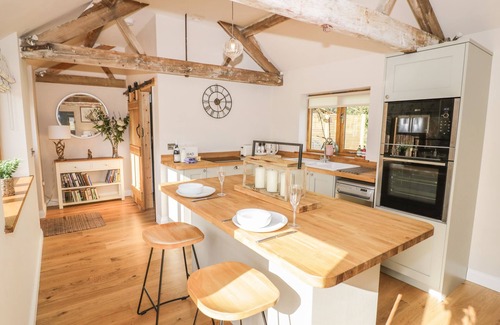 Defford Cottage | THE OLD PIGGERY, pet friendly, character holiday cottage in Defford